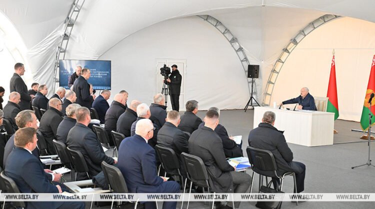 Lukashenko stresses role of experienced generation in building country’s future