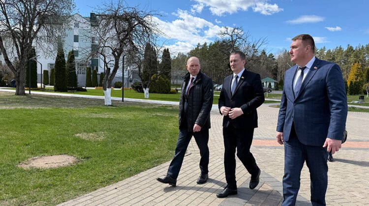 Turchin briefed on development plans for Naroch resort area