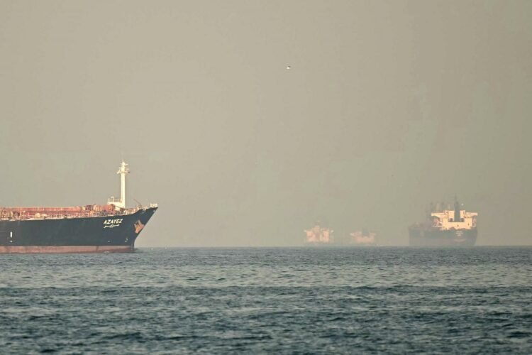 Oil plunges, stocks jumps as Iran declares Hormuz open