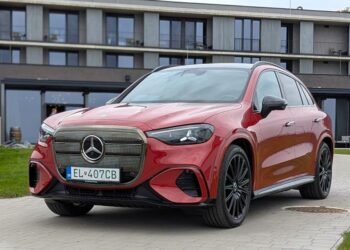 Electric Mercedes GLC owners of the previous generation won’t be scared even by a huge screen (first drive)