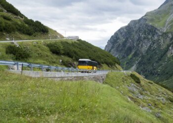 Swiss Flüela pass awakens from winter hibernation