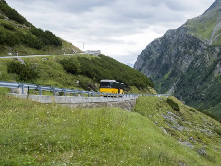Swiss Flüela pass awakens from winter hibernation