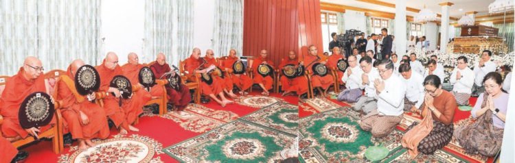 Vice-President U Nyo Saw and his wife attend final rites of Pali Sayadaw Bhaddanta Vimalabuddhi