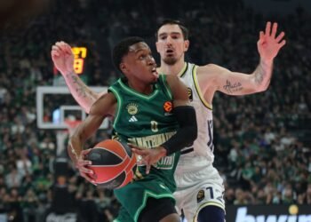 Panathinaikos and Shorts took the lead in the Euroleague playoff series against Valencia