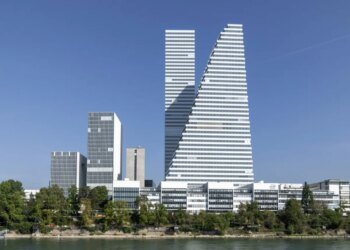 Roche faces strong currency winds in first quarter