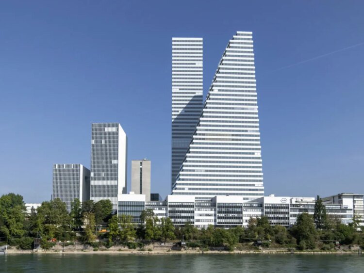 Roche faces strong currency winds in first quarter
