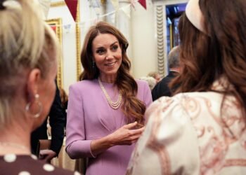 Wore the queen’s exquisite pearl necklace