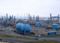 Norwegians with parcels covering gas plants