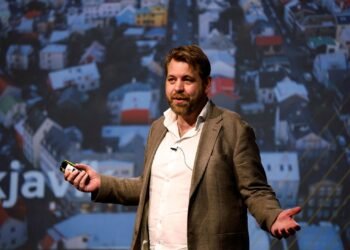 The artificial intelligence can control the lights on the city streets