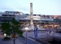 An architect threw a hamburger at a security guard