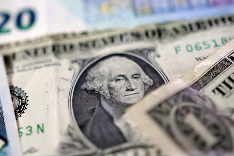 Dollar closes below R$5 for the first time in two years – 04/13/2026 – Economy