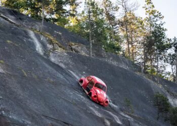Volkswagen Beetle removed from rock face in Squamish, B.C.