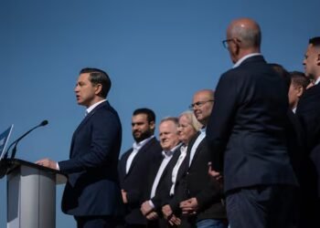 ‘Throw them out’ of Parliament: Poilievre in favour of recall petition for floor-crossers