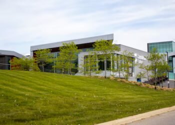 Shooting at Lambton College campus bar kills 1, injures 2 others, police say