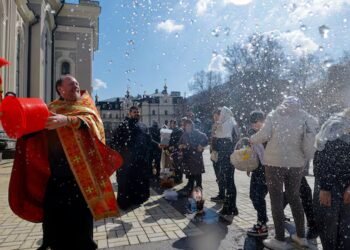 Ukraine, Russia accuse each other of violating Orthodox Easter ceasefire