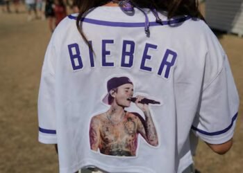 Justin Bieber takes Coachella crowd on a nostalgic YouTube detour