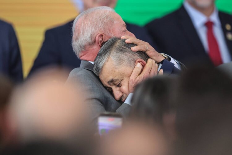 José Guimarães is sworn in by Lula and praises Congress – 04/14/2026 – Politics