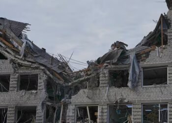 Russian strikes kill 16 across Ukraine in worst attack this year