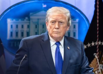 Trump threatens Iran to destroy any military ship forcing port blockade