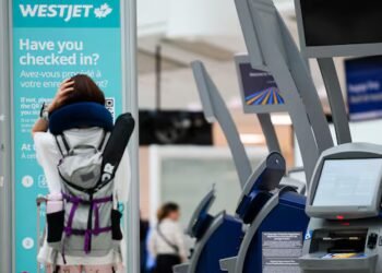 Air travel faces ‘unprecedented’ fuel crisis as war squeezes supply, experts warn