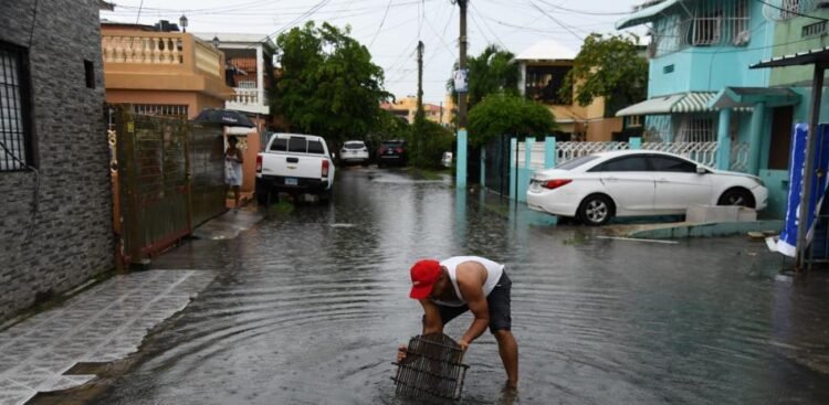Why has the greatest amount of heavy rain occurred in the afternoons?