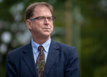 B.C. energy minister says northern route for proposed oil pipeline not realistic