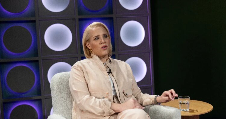 Confused censorship in the public media, burnout at the age of 26, a tough conversation with the family before the elections – strong quotes from the Vera Tóth interview
