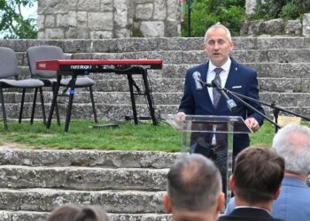 Telex: The municipality of Zebegény initiates its own dissolution because of the death gourd mayor