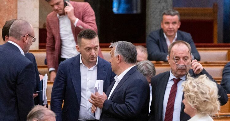 Telex: Gergely Gulyás announced that 25 out of 42 representatives on the list decided not to take up their mandate