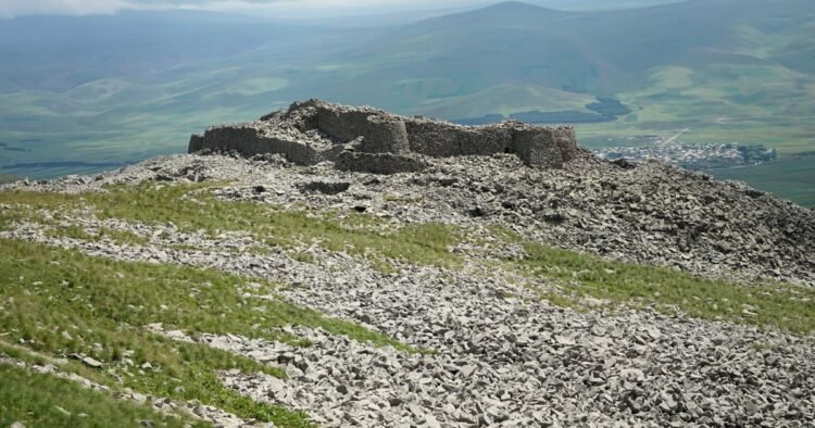 Mysterious civilization discovered at almost 3,000 meters altitude. What do the Caucasus Mountains and the fortresses of the “giants” on the ridges hide
