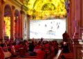 #TheMoment hockey fans watched the playoffs in a Quebec cathedral