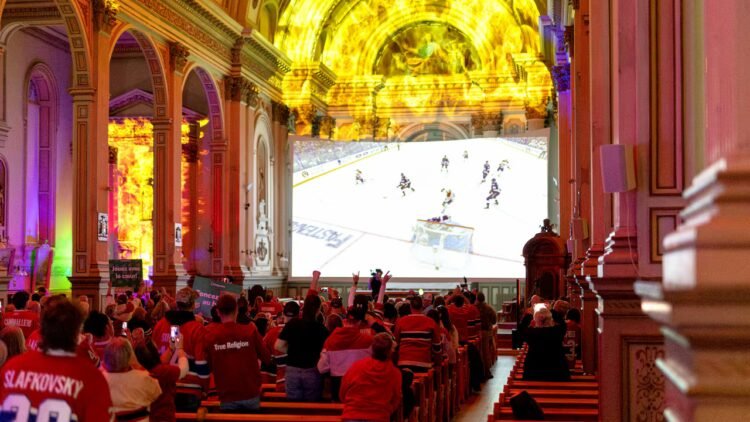 #TheMoment hockey fans watched the playoffs in a Quebec cathedral
