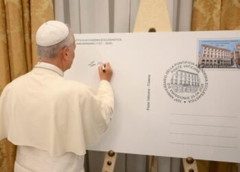 Pope: Pontifical diplomacy at the service of peace, truth and justice