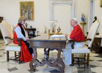 Pope: Anglicans and Catholics must continue working to overcome differences