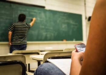 UNDP: 1 in 3 students are distracted by cell phones in class – National