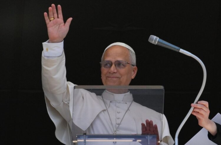 Pope at Regina Caeli: Don’t let ‘thieves’ rob your joy and peace