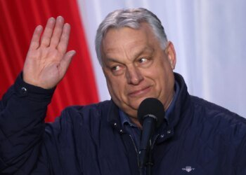 Viktor Orbán resigns and leaves the mandate, but remains the leader of Fidesz