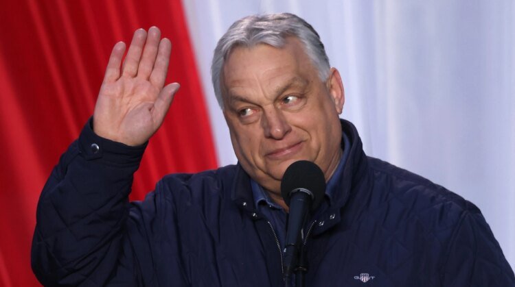 Viktor Orbán resigns and leaves the mandate, but remains the leader of Fidesz