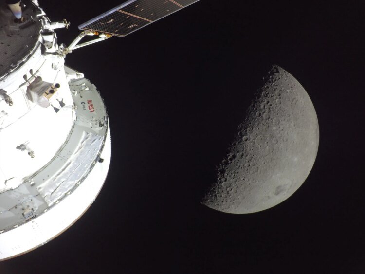 Artemis II: el viaje al lado oculto de la Luna que mezcló ciencia con mitología y llevó amor, música y otros detalles a 400 mil kilómetros de la Tierra