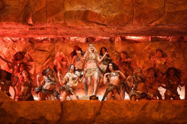 Karol G reveals the dates of her world tour Viajando Por El Mundo Tropitour 2026
