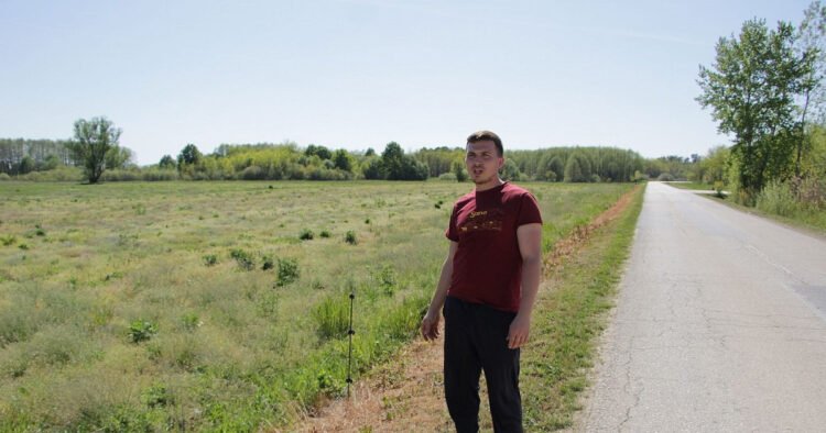 A farmer offers a reward for finding the thief