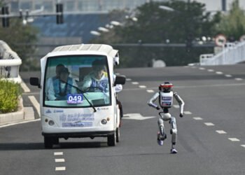 Humans far behind as robot breaks record at Beijing half marathon – Science & Tech