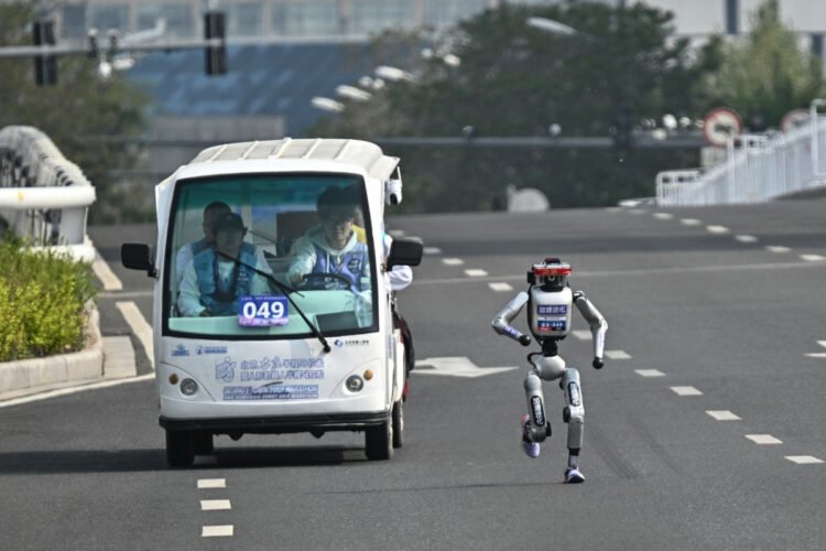 Humans far behind as robot breaks record at Beijing half marathon – Science & Tech