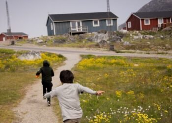 Remember to set the clock: Summer time hits Greenland this weekend