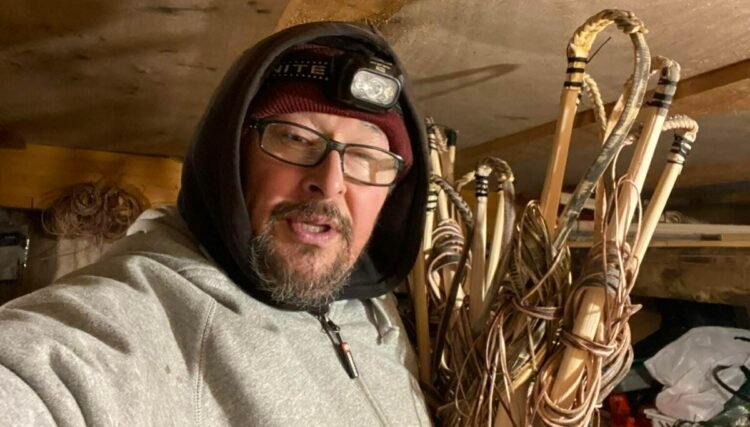 The whip maker from Innaarsuit has a good market