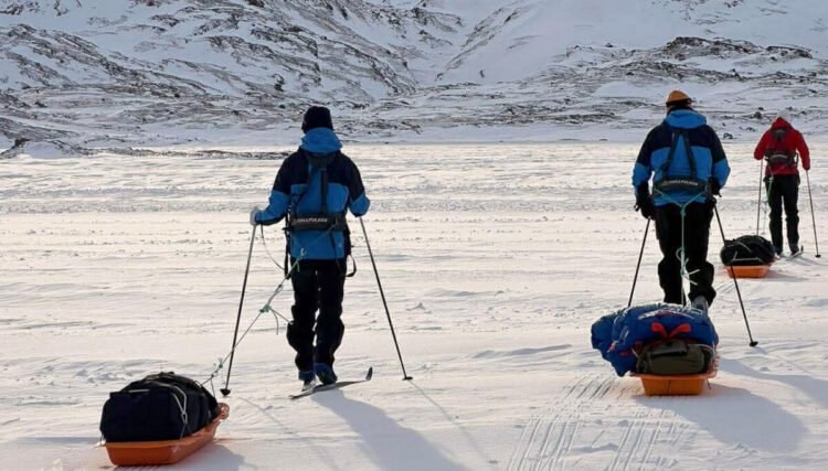Young guides in Tasiilaq complete hard winter training