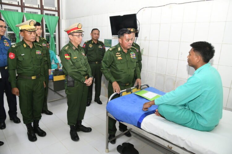 Defence Services C-in-C pays visit to comfort Tatmadaw personnel, families in Kengtung