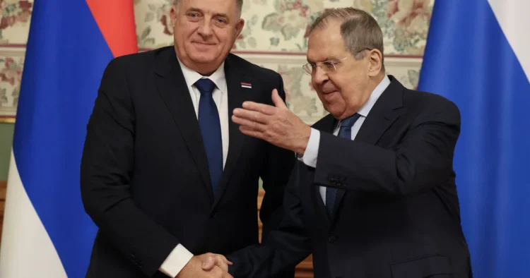 The blockade threatens the poor, the elite welcomes foreign investment