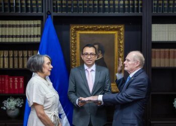 Humberto López Villamil is sworn in as ambassador of Honduras in Costa Rica