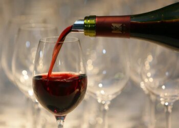 Swiss switch to local wines as market declines